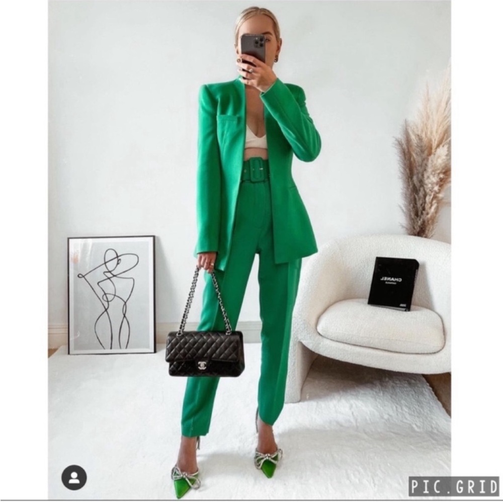 Emerald Green Pantsuit with Tailored Blazer and Slim Fit Pants